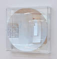 Adolf Luther, Sphärisches Hohlspiegelobjekt, 1990, Semitransparent concave mirror, acrylic glass, 40 x 40 x 9 cm, Photo: Marcus Schneider, 