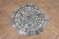 Mary Bauermeister, Steinkreis (Circle of stones), 1962/2014, Stones on wood, Ø 220 cm, Photo: setform.de, 