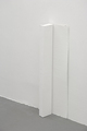 Fernanda Gomes, Untitled, 2009, corrugated cardboard and paint, 93 x 26 x 13 cm, Photo: Uwe Walter, 